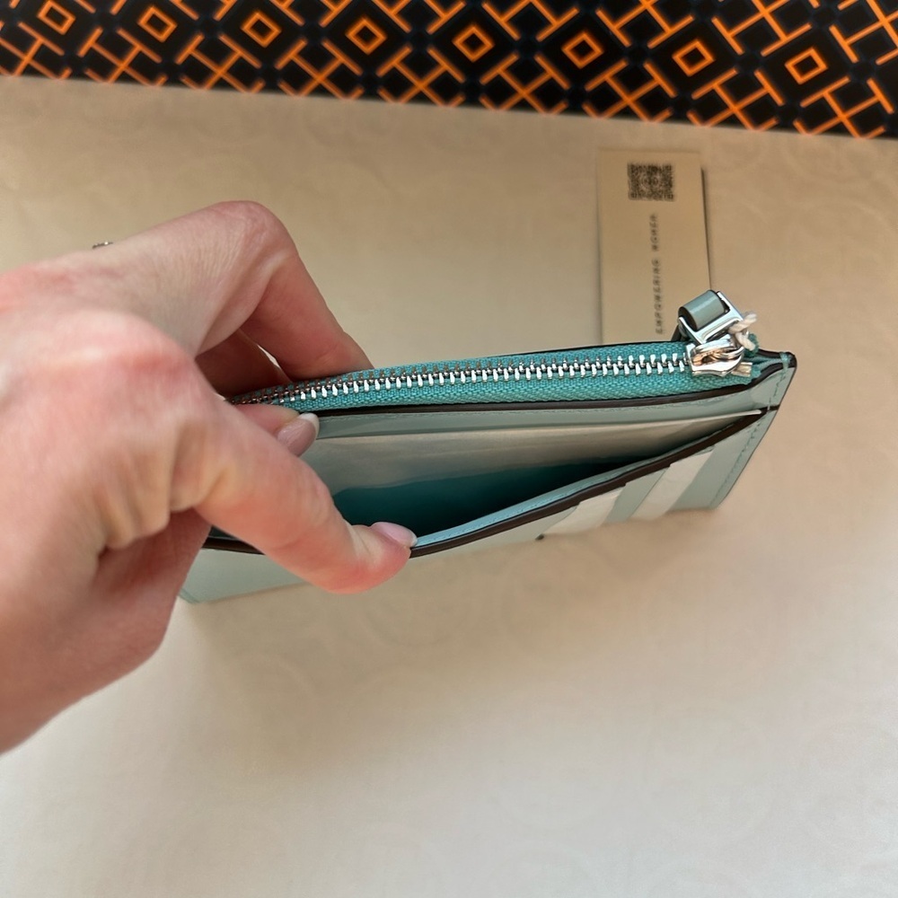 Tory Burch Blake Patent Zip Card Case Angel Blue Silver - Picture 4 of 7